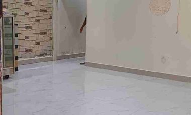 Rumah terawat dan lingkungan tenang 2 lantai kota Pontianak