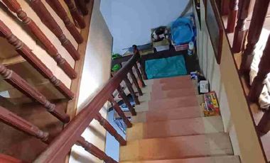 Rumah terawat dan lingkungan tenang 2 lantai kota Pontianak