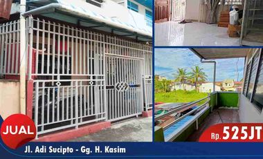 Rumah terawat dan lingkungan tenang 2 lantai kota Pontianak