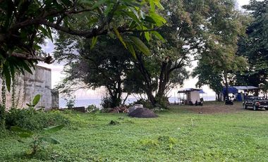 Beachfront land in central Senggigi