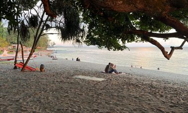 Beachfront land in central Senggigi