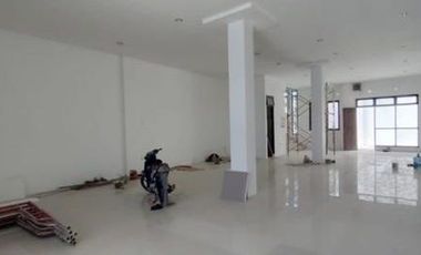 Ruko pinggir jalan raya Serpong dekat lampu merah siap pakai