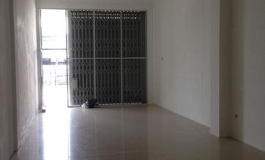 Ruko pinggir jalan raya Serpong dekat lampu merah siap pakai