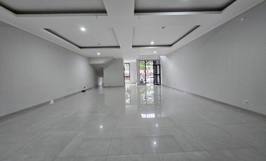 Weston Lane 3 lantai ada lift siap pakai hadap jalan raya