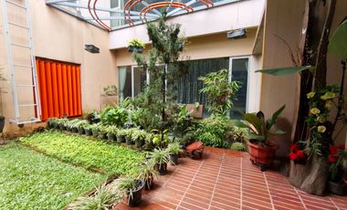 Rumah 2,5 lantai 4+2 kamar furnish hadap selatan di Sutera Renata