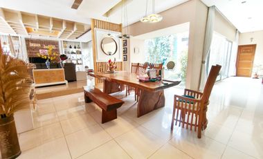 Rumah 2,5 lantai 4+2 kamar furnish hadap selatan di Sutera Renata