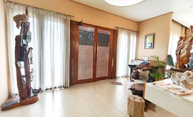 Rumah 2,5 lantai 4+2 kamar furnish hadap selatan di Sutera Renata