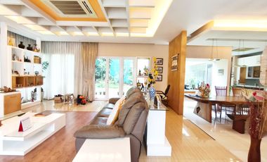 Rumah 2,5 lantai 4+2 kamar furnish hadap selatan di Sutera Renata