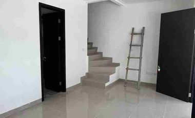 sewa rumah pik2 6x10 3 lantai brand new