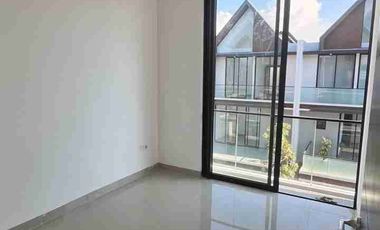 sewa rumah pik2 6x10 3 lantai brand new