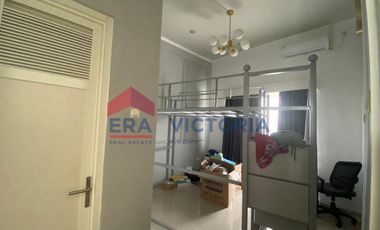 Jual Sewa Rumah Bagus Terawat Siap Huni Ada Kolam Renang Included 6 AC Water Heater & Kitchen Set Dalam Perumahan di Rejomulyo Kota Kediri Posisi Hook