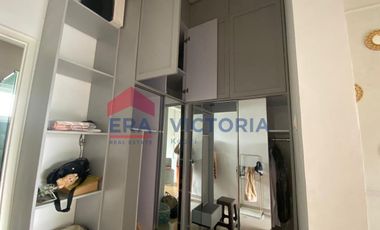 Jual Sewa Rumah Bagus Terawat Siap Huni Ada Kolam Renang Included 6 AC Water Heater & Kitchen Set Dalam Perumahan di Rejomulyo Kota Kediri Posisi Hook