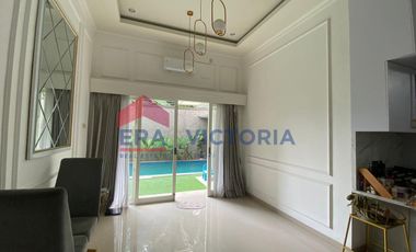 Jual Sewa Rumah Bagus Terawat Siap Huni Ada Kolam Renang Included 6 AC Water Heater & Kitchen Set Dalam Perumahan di Rejomulyo Kota Kediri Posisi Hook