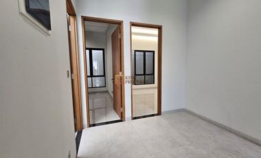 Desain Modern dan Kontemporer Rumah 2,5 Lantai di Jelambar Kavling Polri, Dekat Mall Ciputra, Royal Taruma, Sekolah Hati Kudus