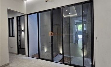 Desain Modern dan Kontemporer Rumah 2,5 Lantai di Jelambar Kavling Polri, Dekat Mall Ciputra, Royal Taruma, Sekolah Hati Kudus