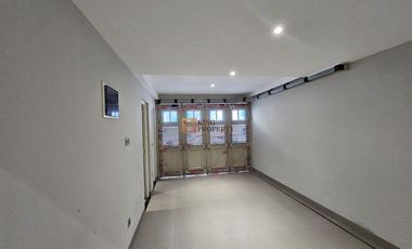 Rumah Idaman Keluarga Dijual Rumah 2 1/2 lantai di jelambar kavling polri Luxury Living: Rumah Modern dengan Desain Elegan di lokasi yang strategis