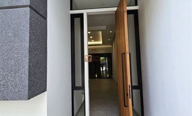 Rumah Idaman Keluarga Dijual Rumah 2 1/2 lantai di jelambar kavling polri Luxury Living: Rumah Modern dengan Desain Elegan di lokasi yang strategis