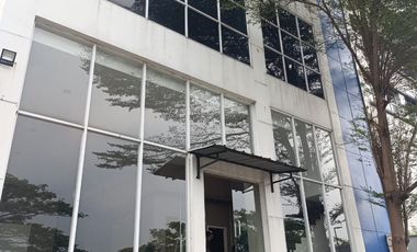 Di sewakan gedung 4  lantai ada basement di harapan indah cocok untuk kantor,sekolah,klinik,gudang