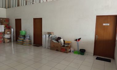 Disewakan gudang raya bogor jakarta pinggir jalan utama  (cimandala) bogor  Luas :1500 m