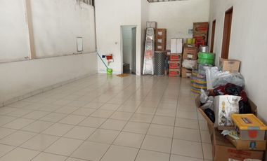 Disewakan gudang raya bogor jakarta pinggir jalan utama  (cimandala) bogor  Luas :1500 m