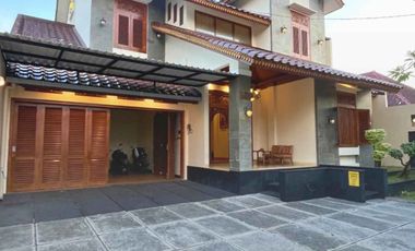 RUMAH MEGAH JAWA MODERN FULL FURNISHED BERKUALITAS ISTIMEWA LOKASI STRATEGIS DALAM KOTA JOGJA AKSES MUDAH SIAP HUNI