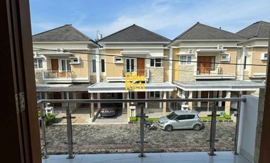 RUMAH MEWAH BARU DEKAT KE KAMPUS UGM SELANGKAH KE TUGU JOGJA