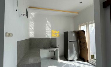 RUMAH MEWAH BARU DEKAT KE KAMPUS UGM SELANGKAH KE TUGU JOGJA