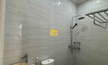 RUMAH MEWAH BARU DEKAT KE KAMPUS UGM SELANGKAH KE TUGU JOGJA