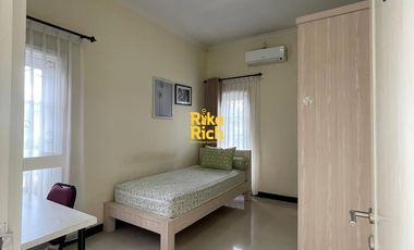 Rumah Kost Jogja Luas Lega Istimewa Semi Furnished area ugm dekat RingRoad Utara bersih terawat