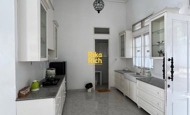 Rumah Megah Full Furnished dalam Njeron Benteng Kraton Yogyakarta tanahnya halaman luas