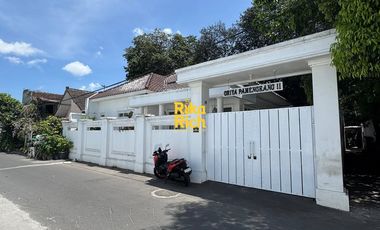 Rumah Megah Full Furnished dalam Njeron Benteng Kraton Yogyakarta tanahnya halaman luas