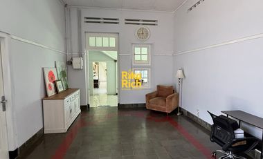 RUMAH MEWAH SATU LANTAI FULL FURNISHED STRATEGIS DI TENGAH KOTA JOGJA