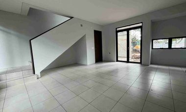 Rumah diatas bukit view lembah kota Baru Parahyangan