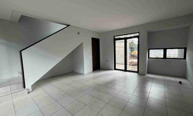 Rumah diatas bukit view lembah kota Baru Parahyangan