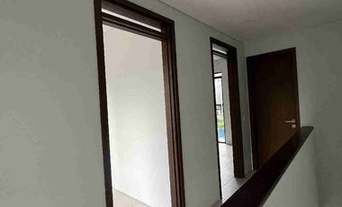 Rumah diatas bukit view lembah kota Baru Parahyangan