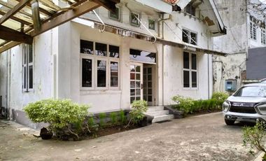 Disewakan rumah komersial kolonial Jl. Sumatera - Surabaya Pusat