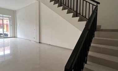 Disewakan ruko gandeng golf island pik jarang ada sudah jebol