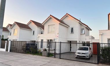 Hermosa casa de 4 dorm y 2 1/2 baños en Villa Montemar, Peñuelas. UF 5.500