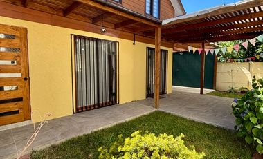 Se Arrienda Casa Full Equipada de 4 dormitorios 3 baños con A/C Terraza techada, Villa Alonso de Ercilla, camino a Las Mariposas, Chillán