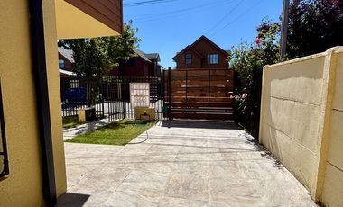 Se Arrienda Casa Full Equipada de 4 dormitorios 3 baños con A/C Terraza techada, Villa Alonso de Ercilla, camino a Las Mariposas, Chillán