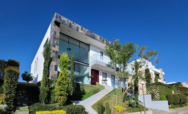 HERMOSA CASA MODERNA DE VENTA EN VILLA FONTANA PUEMBO!!! FRENTE A ARRAYANES!!