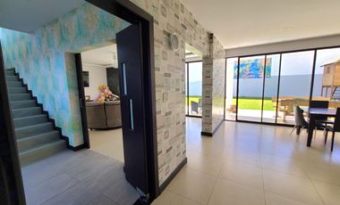 HERMOSA CASA MODERNA DE VENTA EN VILLA FONTANA PUEMBO!!! FRENTE A ARRAYANES!!