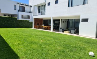 HERMOSA CASA MODERNA DE VENTA EN VILLA FONTANA PUEMBO!!! FRENTE A ARRAYANES!!