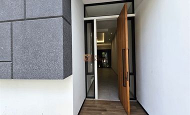 Minimalis Modern Jual Rumah 2,5 Lt Unfurnished Dengan 3 Kamar Tidur Strategis Dekat Pasar Grogol, Central Park Mall Rumah di Kavling Polri Jelambar
