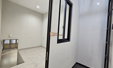 Minimalis Modern Jual Rumah 2,5 Lt Unfurnished Dengan 3 Kamar Tidur Strategis Dekat Pasar Grogol, Central Park Mall Rumah di Kavling Polri Jelambar