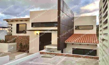 SE VENDE CASA EN CAMPO DE GOLF AMANALI