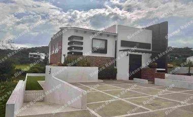 SE VENDE CASA EN CAMPO DE GOLF AMANALI