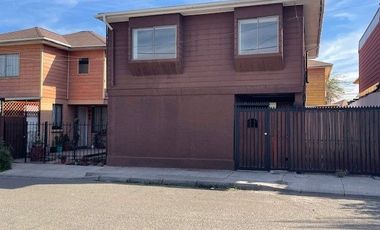 VENDO CASA 4D Y 2B BARRIO LAS CASAS DEL SENDERO QUILICURA