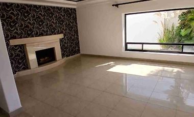 Se renta amplia casa de 4 recamaras