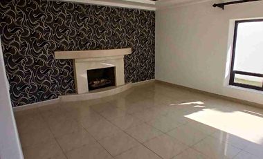 Se renta amplia casa de 4 recamaras